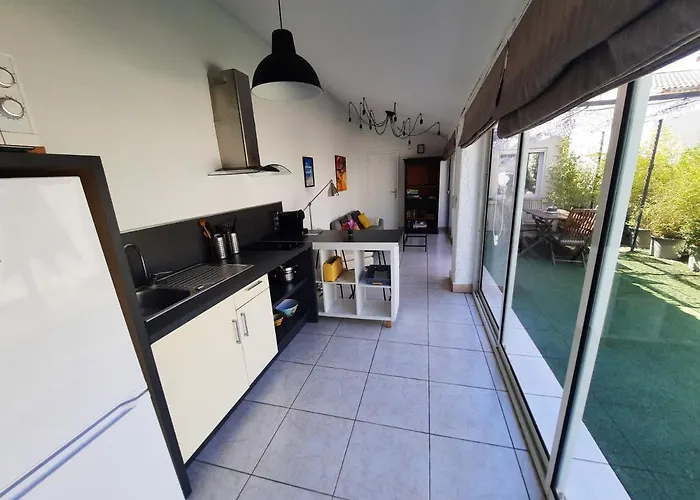 Maison Independante Avec Piscine Privative Pres De La La Garde