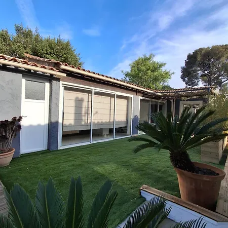Maison Independante Avec Piscine Privative Pres De La