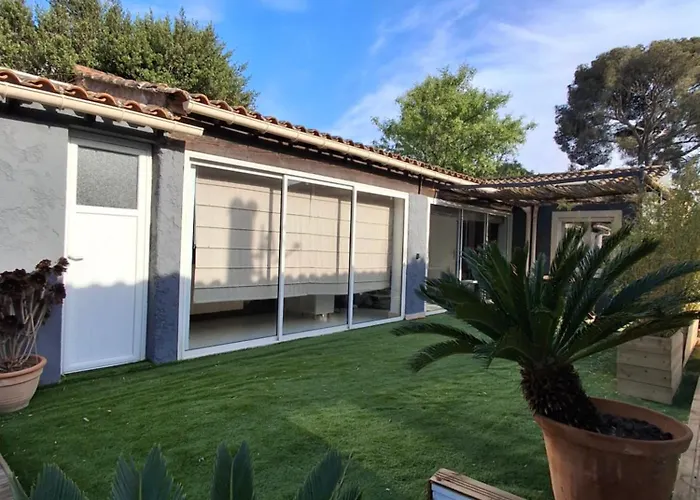 Maison Independante Avec Piscine Privative Pres De La